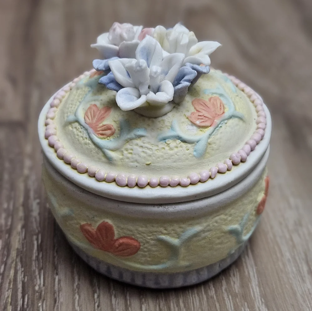 Floral Porcelain Round Trinket Box With 80s Vintage Decorative Keepsake Holder